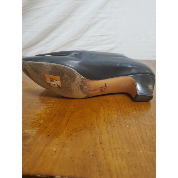 Salvatore Ferragamo Black Leather Pumps W/Signature Gold Buckle Sz 8.5 AA Vntg - Picture 7 of 7